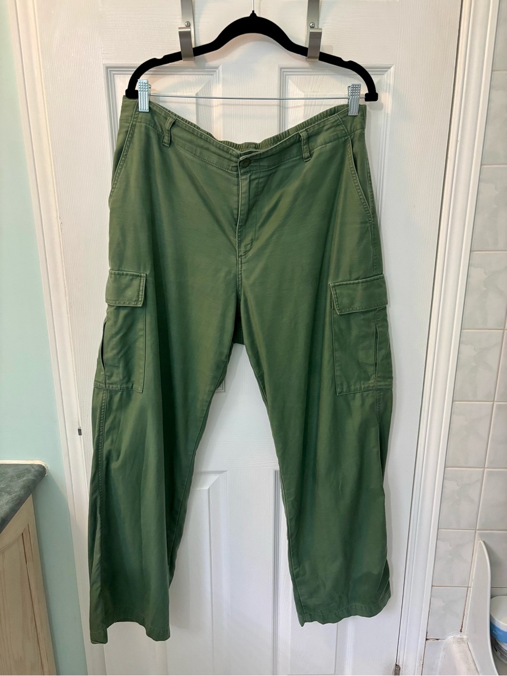 Uniqlo Olive Green Wide-Leg Cargo Pants